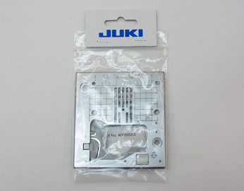 写真：JUKI（ジューキ） 「直線用針板」（家庭用ミシン）