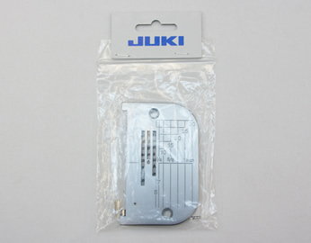 写真：JUKI（ジューキ） 「厚物用針板」（職業用ミシン）